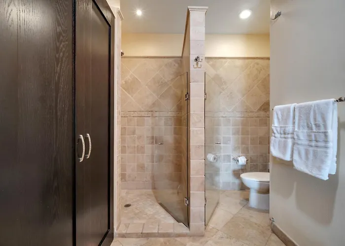 Casa Sirena- Secure&private Poolside Retreat