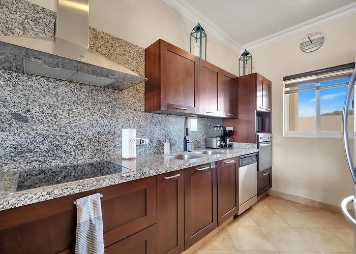 Casa Sirena- Secure&private Poolside Retreat
